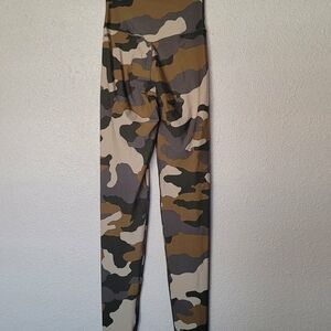 Offline by Aerie Camo Print Real Me High Rise Sz XS Leggings